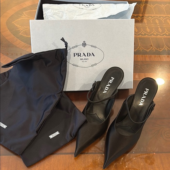 Prada Elegant Black Pointed Slingbacks - Picture 1 of 6